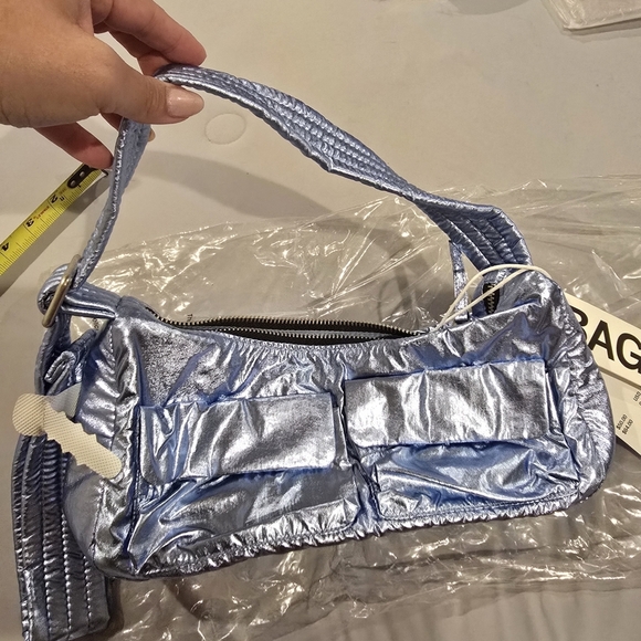 BAGGU UO Exclusive Metallic Cargo Shoulder Bag - Picture 2 of 3